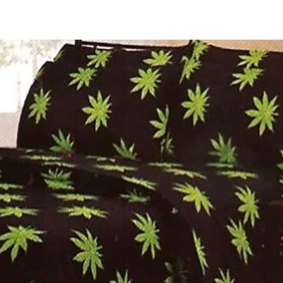  Pot Leaf KING Sheet Set Black Green Doobie Joint Grass Hippie Vibe - Picture 3 of 5
